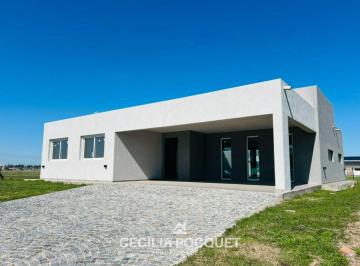 Casa · 144m² · 5 Ambientes · 1 Cochera · Casa en Venta Barrio San Simón Canning