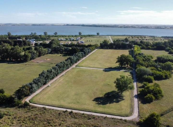 Terreno · 3215m²