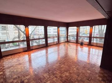 Departamento · 266m² · 7 Ambientes · 1 Cochera · Exclusivo Depto de Categoria en Pocitos/garage/frente/mt Rambla/sobre Bulevar