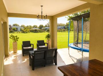 Casa de 7 ambientes, San Vicente · Amplia Casa Equipada + Pileta + Jardín