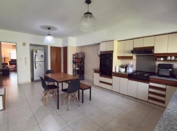 Casa · 251m² · 5 Ambientes · 2 Cocheras · Triplex 5 Amb C/dep Jardin y 2 Cocheras A/credito