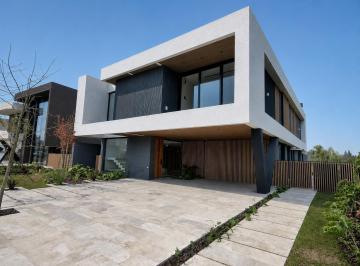 Casa · 550m² · 6 Ambientes · 4 Cocheras · Casa de 6 Ambientes con 4 Cocheras en Venta en El Yacht, Nordelta