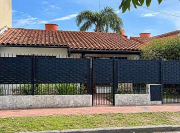 Casa de 3 ambientes, Morón · Hermosa Casa Tipo Chalet en Castelar Norte. Rivadavia Entre Lincoln y Trenque Lauquen.