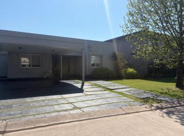 Casa · 850m² · 5 Ambientes · 2 Cocheras · Casa - Yerba Buena