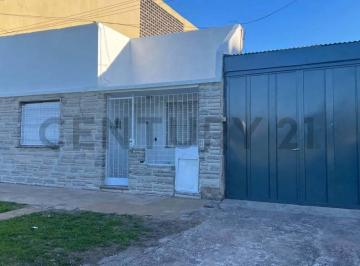 Bodega-Galpón · 150m² · 2 Dormitorios · 2 Cocheras · Galpón con Vivienda Al Frente Sobre Av Circunvalación, La Plata