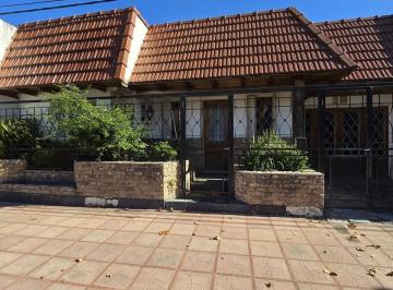 Casa · 388m² · 6 Ambientes · 1 Cochera · Casa en Junin