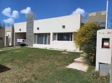 Casa · 155m² · 4 Ambientes · Casa en Alquiler Bº Santa Angela III