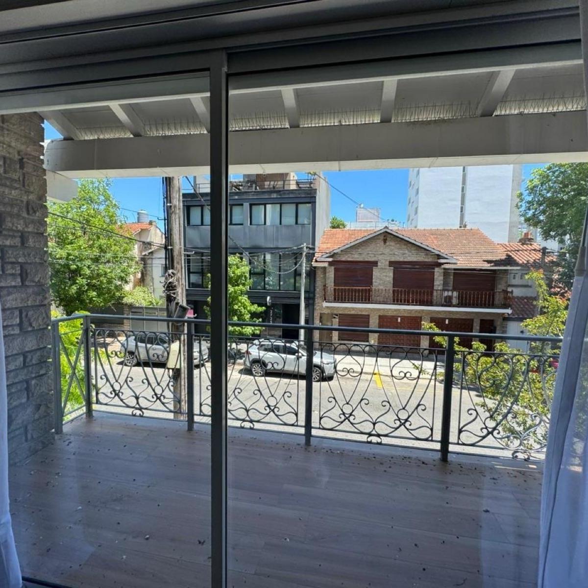 Casa de 5 ambientes con garage y amplia terraza - Zona Aldrey