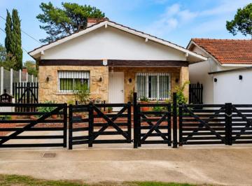 Casa · 140m² · 6 Ambientes · Casa en Venta Financia!