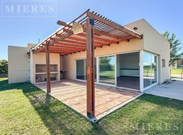 Casa · 120m² · 4 Ambientes · 1 Cochera · Casa en Alquiler Anual en San Sebastian Área 1 Loma Verde