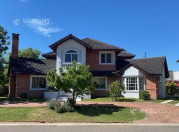Casa · 259m² · 8 Ambientes · 2 Cocheras · Casa en Venta en Fincas del Lago – Maroto Propiedades