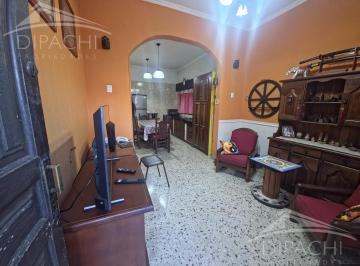 PH · 68m² · 2 Dormitorios · Impecable PH Al Frente con Entrada Independiente y Cochera Doble - Sarandi