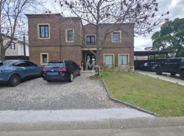 Casa · 256m² · 6 Ambientes · 2 Cocheras · Casa a La Laguna en Venta en Santa Barbara