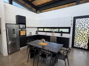 Casa · 112m² · 4 Ambientes · 2 Cocheras · Casa en Lares de Canning