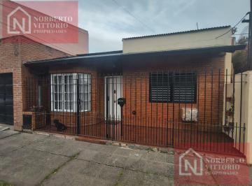 Casa · 330m² · 4 Ambientes · 2 Cocheras · Casa 4 Ambientes Moron
