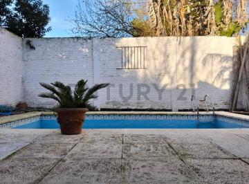 Casa · 80m² · 2 Ambientes · 2 Cocheras · Venta Casa 2 Ambientes Pilar Centro