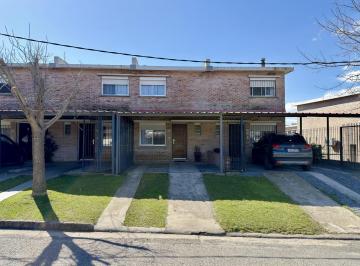 Casa · 60m² · 3 Ambientes · 1 Cochera · Venta de Vivienda de 2 Dorm. con Parrillero en Colonia del Sacramento
