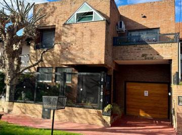 Casa de 5 ambientes, San Isidro · Excelente Ubicacion! Casa con 3 Dorm. en Suite, Escritorio, Garage y Patio