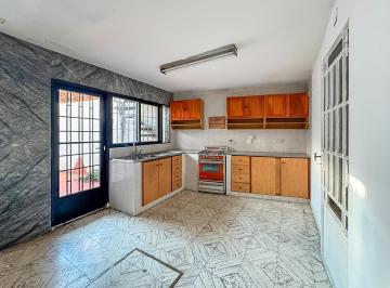 Casa · 163m² · 5 Ambientes · 1 Cochera · Venta – Casa a Reciclar de 3 Dorm. con Cochera, Patio y Terraza. – Barrio Lourdes, Rosario.