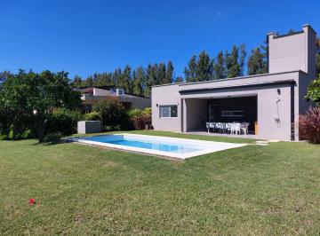 Casa · 120m² · 4 Ambientes · 1 Cochera · Casa en Venta 2 Dorm. Pileta Quincho Cochera