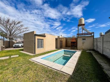 Casa · 107m² · 4 Ambientes · 2 Cocheras · Venta/permuta Casa en Campiñas de Piñero 2 Dorm., Piscina. Apto Crédito.