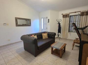 Casa · 170m² · 5 Ambientes · Excelente Propiedad en Barrio Sargento Cabral!
