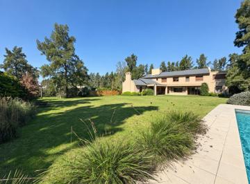Casa · 220m² · 8 Ambientes · 2 Cocheras · Casa en Palos Verdes - Fisherton