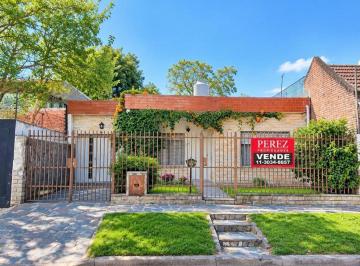 Casa · 108m² · 3 Ambientes · 2 Cocheras · Casa en Lote Propio con Jardín en Boulogne