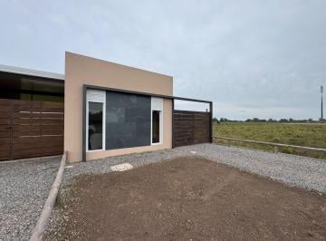 Casa · 45m² · 1 Dormitorio · 2 Cocheras · Venta de Casa Arrendada de 1 Dormitorio en Carmelo, Uruguay