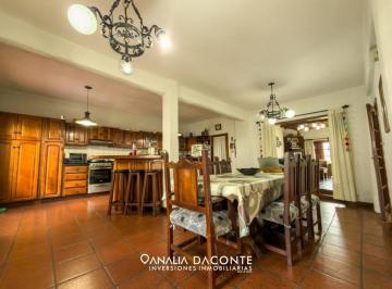 Casa · 214m² · 5 Ambientes · 2 Cocheras · Amplio Chalet 5 Amb. Ituzaingo y Malvinas