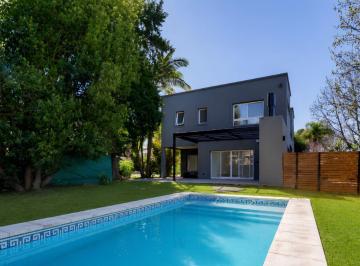 Casa · 230m² · 4 Ambientes · 3 Cocheras · Casa C/pileta Jardín y Amarra Boat Center Nordelta