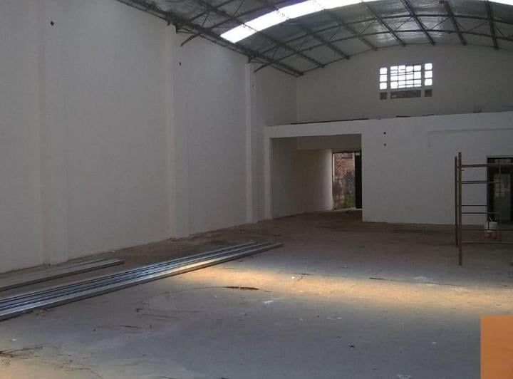 Bodega-Galpón · 992m² · 2 Ambientes · 8 Cocheras