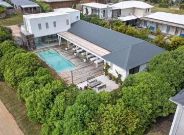 Casa · 230m² · 5 Dormitorios · 2 Cocheras · Club de Mar, José Ignacio
