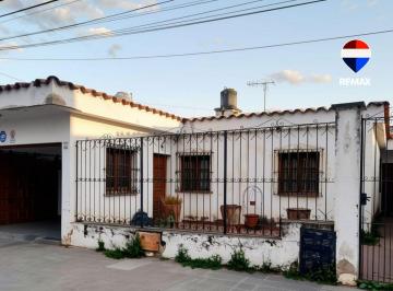 Casa · 210m² · 8 Ambientes · 1 Cochera · Casa en Venta Macrocentro San Martin Al 2200