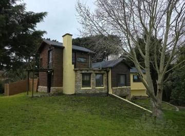 Casa de 4 ambientes, General Pueyrredón · Chalet en Esquina/cabaña Sierra de Los Padres
