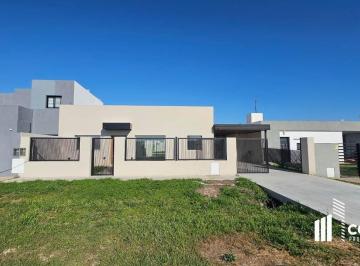 Casa · 160m² · 6 Ambientes · 1 Cochera · Venta Casa 3 Dorm. Don Mateo Funes
