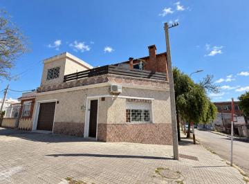 Casa · 142m² · 6 Ambientes · 1 Cochera · Venta Casa 4 Dorm., Patio y Garage - Capurro