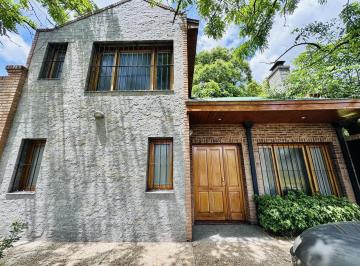 Casa · 268m² · 6 Ambientes · 7 Cocheras · Casa en Venta 5 Ambientes en Florencio Varela con Pileta Apto Crédito