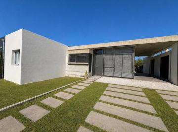Casa · 115m² · 5 Ambientes · Casa de 3 Dorm. en Cantegril