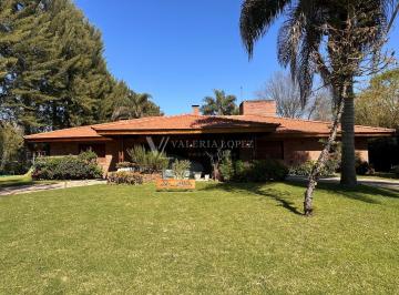 Casa · 218m² · 8 Ambientes · Casa en Venta en Highland Park Cc, Pilar, G. B. a. Zona Norte