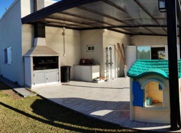 Casa · 250m² · 4 Ambientes · Excelente Casa 3 Ambientes C/parrilla - Pileta - Quincho