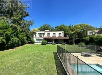 Casa · 270m² · 4 Dormitorios · 4 Cocheras · Casa en Alquiler Temporario en El Barrio Cerrado La Chacra