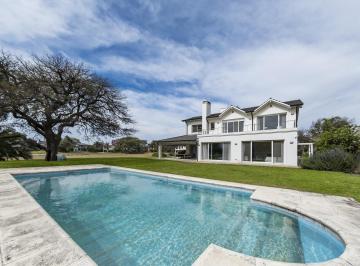 Casa · 420m² · 8 Ambientes · 6 Cocheras · Casa en Country Jockey Club
