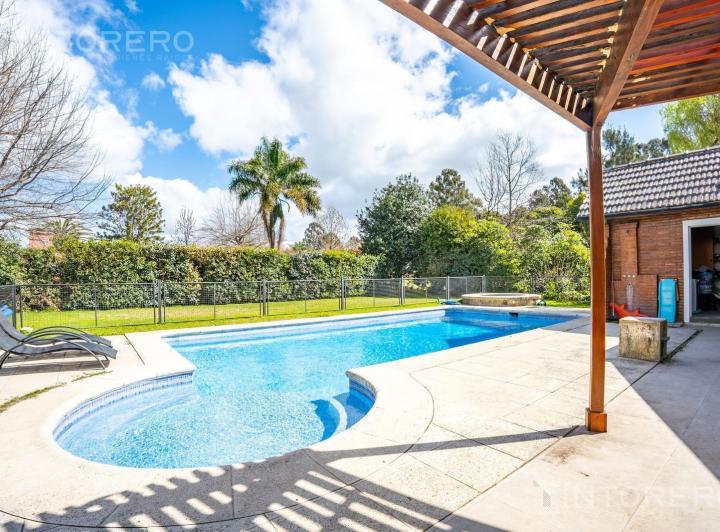 Casa · 290m² · 6 Ambientes · 2 Cocheras
