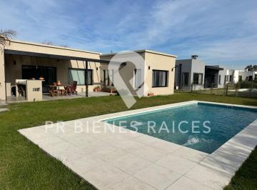 Casa · 130m² · 4 Ambientes · 2 Cocheras · Casa en Alquiler en Los Talas Barrio Privado