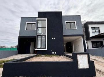 Casa de 7 ambientes, Córdoba · Casa en Venta Docta 5 Dorm.