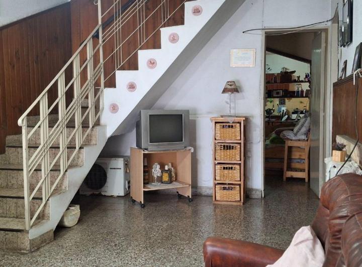 Casa · 180m² · 6 Ambientes · 1 Cochera