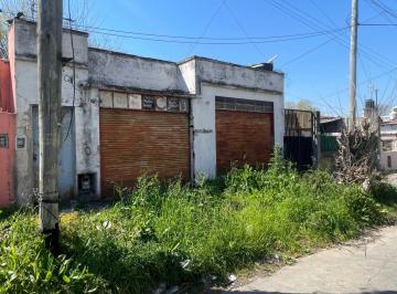 Casa · 144m² · 4 Ambientes · 1 Cochera · Casa con Terreno Propio Oportunidad en Aldo Bonzi Para Refaccionar