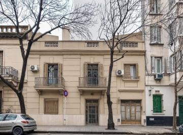 Casa · 300m² · 6 Ambientes · 1 Cochera · Casa en Venta de 6 Ambientes en Barracas con Terraza, Quincho, Parrilla, Baulera