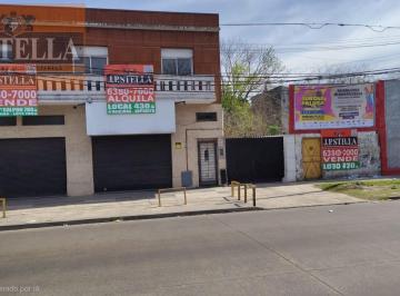 Local comercial · 430m² · 4 Ambientes · Local Doble con Deposito 430 m² - Oficinas - Baños y Vestuarios - Frente a Av - Moron